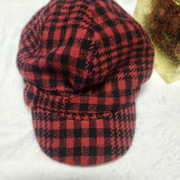 Nine West- Women's- Newsboy- Cabbie-Hat with Houndstooth Pattern - Picture 2 of 6